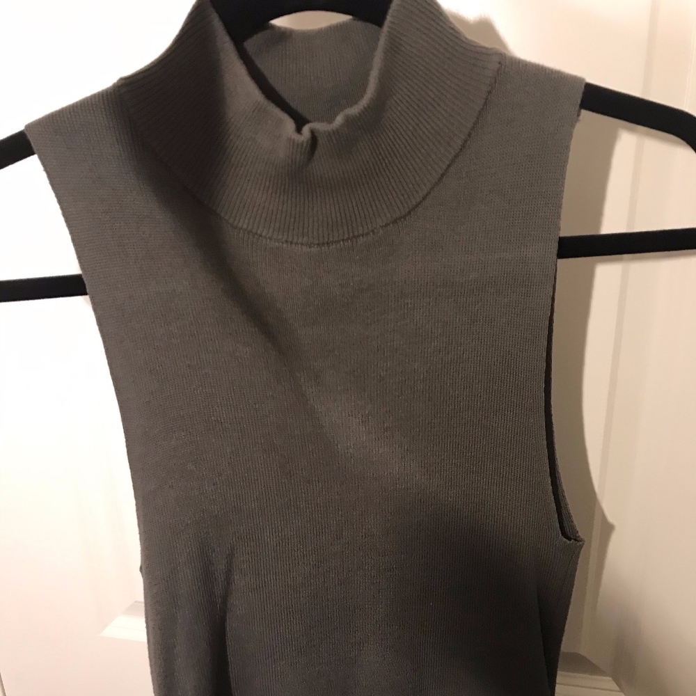 Forever 21 Turtleneck Tanktop Croptop | Size L